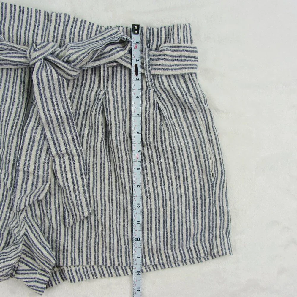 A. Calin Pinstripe Women's Shorts Size M - Picture 8 of 11